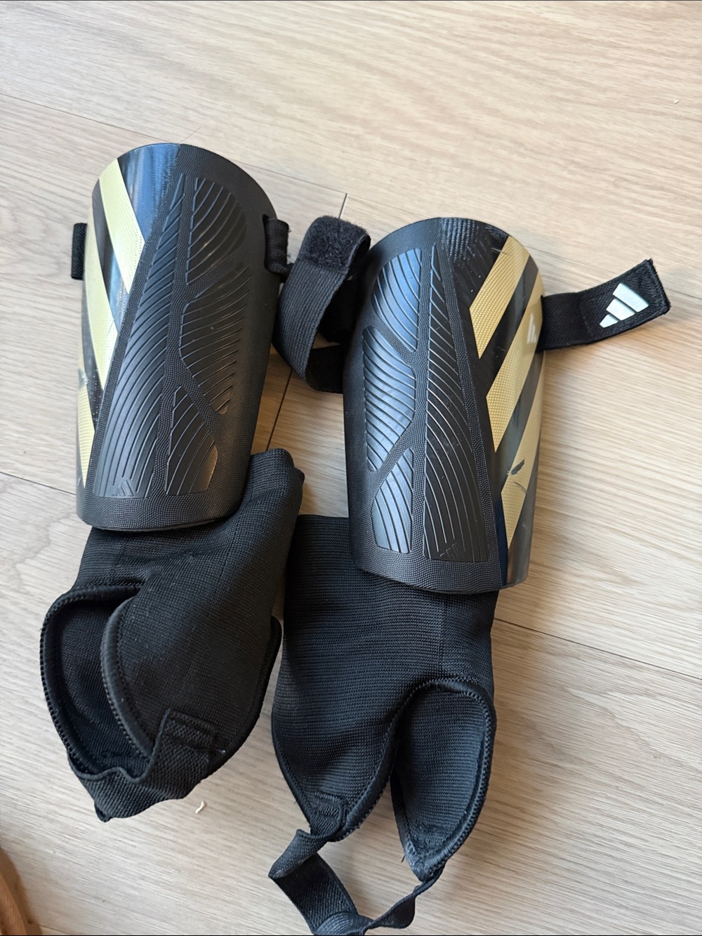 Shin Guards (Sports)